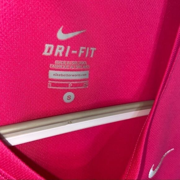 NWOT Nike Dri-Fit Contour Short Sleeve Size Small - Picture 3 of 3